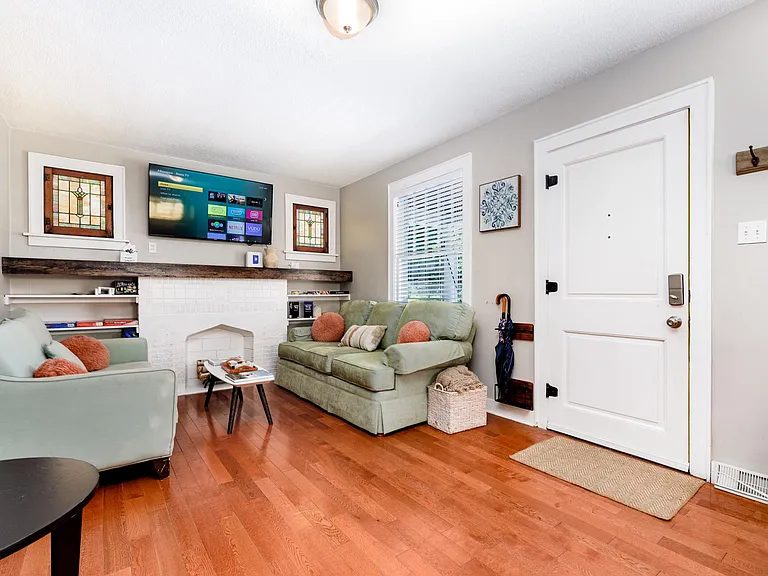 1509 W Clark St — Photo 7
