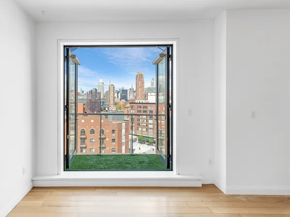 11-02 49th Avenue image 4 of 27