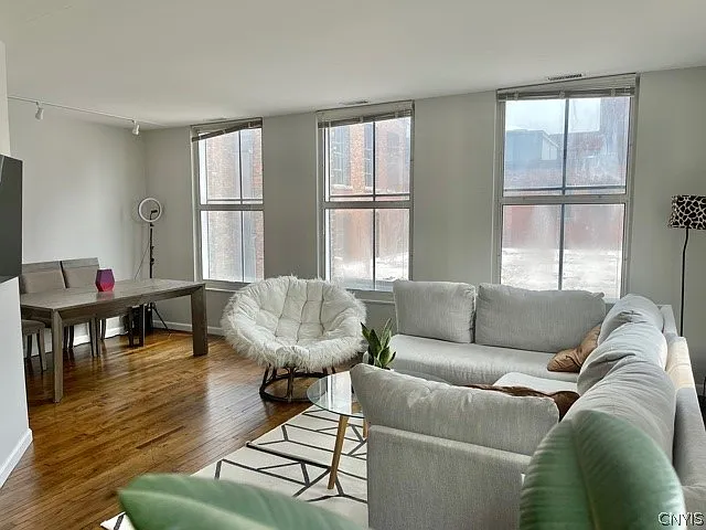 309 S Franklin St — Photo 10