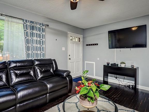 4th image of 13102 Hallet Ct