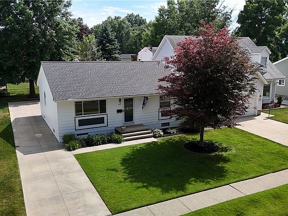 2nd image of 650 Roanoke Ave
