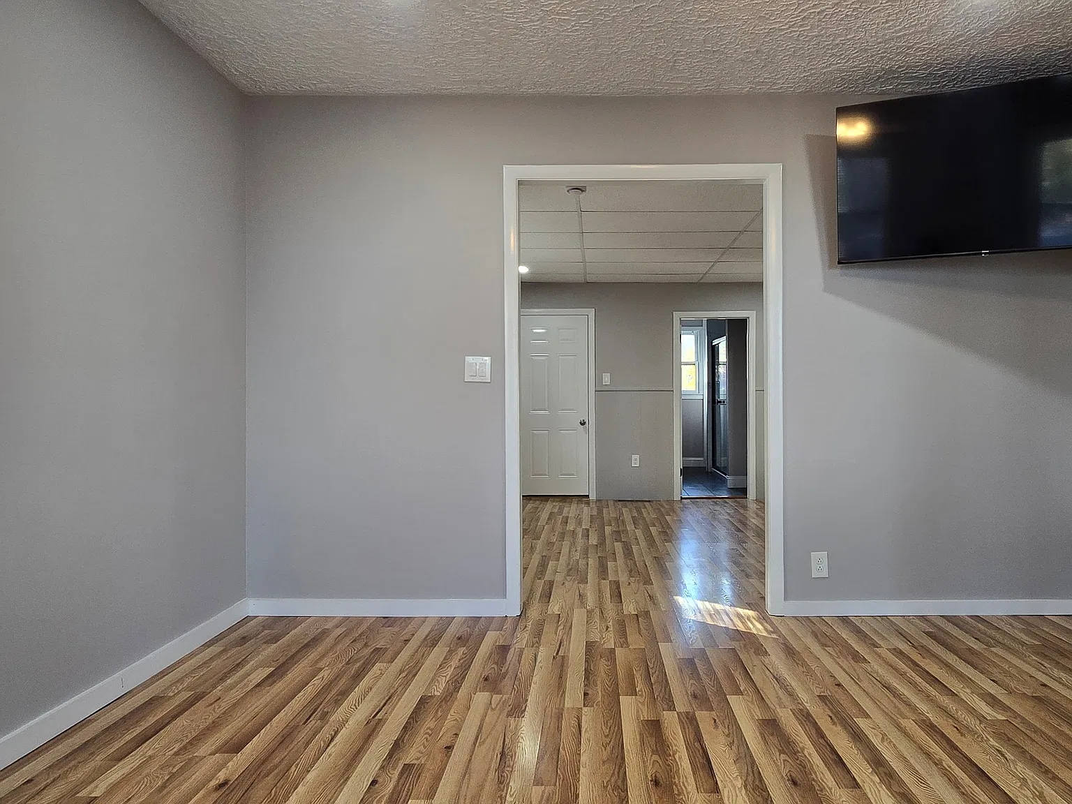 2 bed, 988 sqft, $2,000 — Photo 3