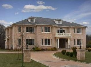 20 Cedar Ln N, Glen Head, NY 11545