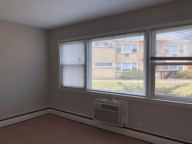 1117 W Hawthorne St #F — Photo 2