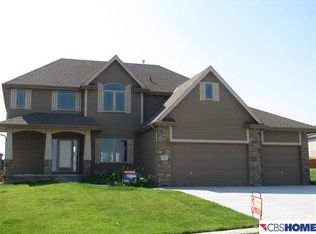 6757 Ridgewood Dr, Papillion, NE 68133