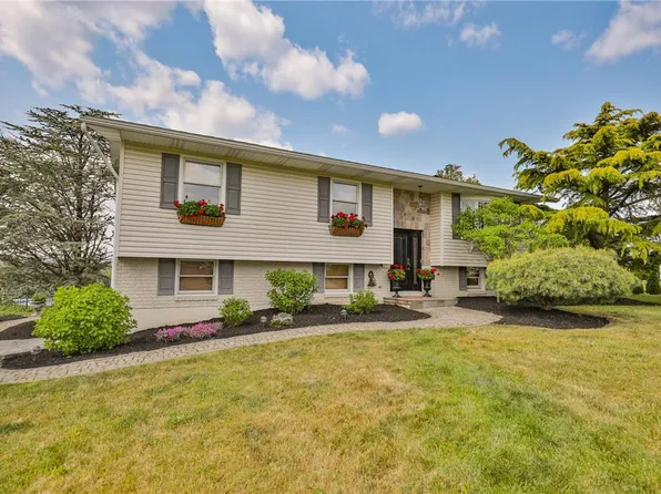 478 Jill Dr, Nazareth, PA 18064