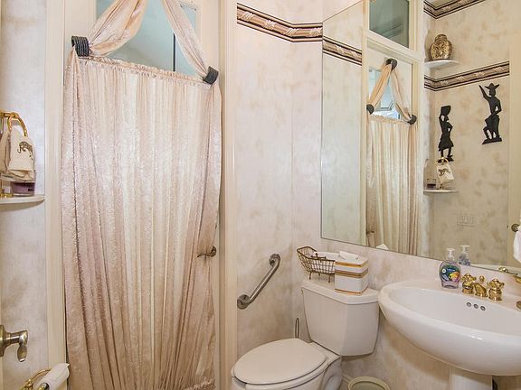 4th image of 150 Peach Ct