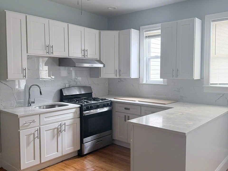 1st image of 79 McLellan St Floor 3