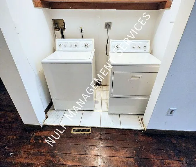 209 44th St #1 — Photo 7