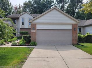 37008 Condor Ct, Westland, MI 48185