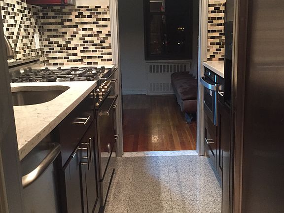 2nd image of 2534 Crescent St APT 6P