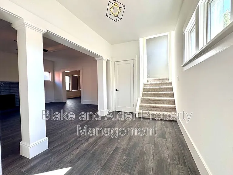 3556 NE Sandy Blvd — Photo 5