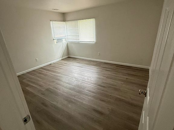 3rd image of 1767 Vancouver Dr