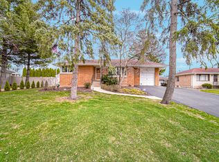 331 Village Rd, Willowbrook, IL 60527