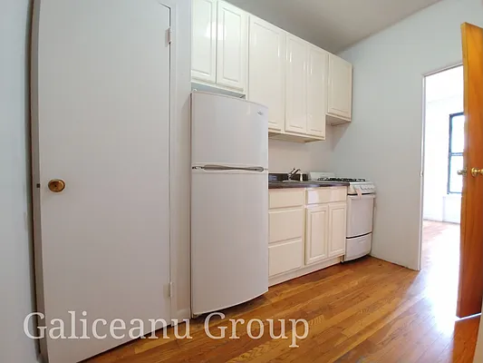 Rented by Lexington Real Estate Group | media 9