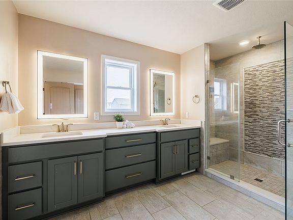 5th image of 18 Giovanni Ln