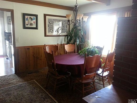 4th image of 399 Maple Street