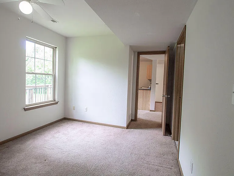 2119 Ballenger Ln — Photo 13