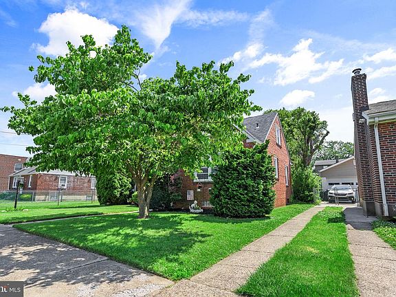 4th image of 930-934 Faunce St