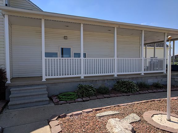 Porch w/Vinyl Railing