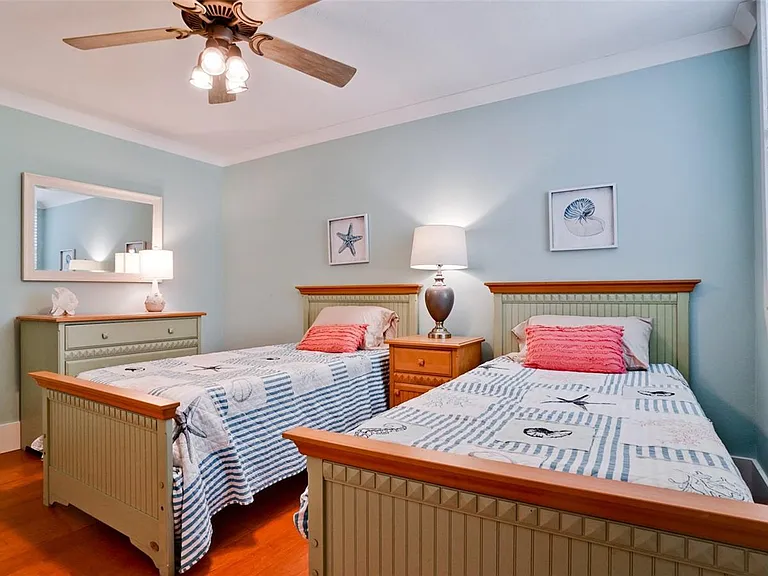 401 Palm Tree Dr — Photo 42