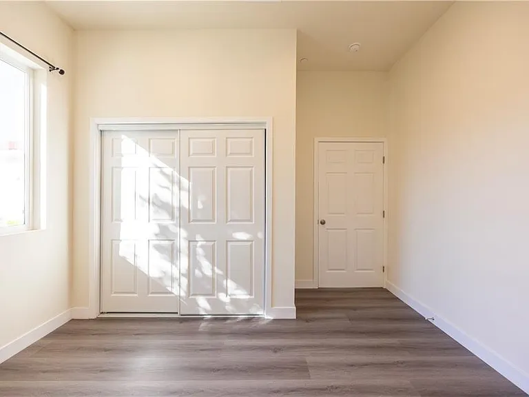 2558 S 10th Ave — Photo 5