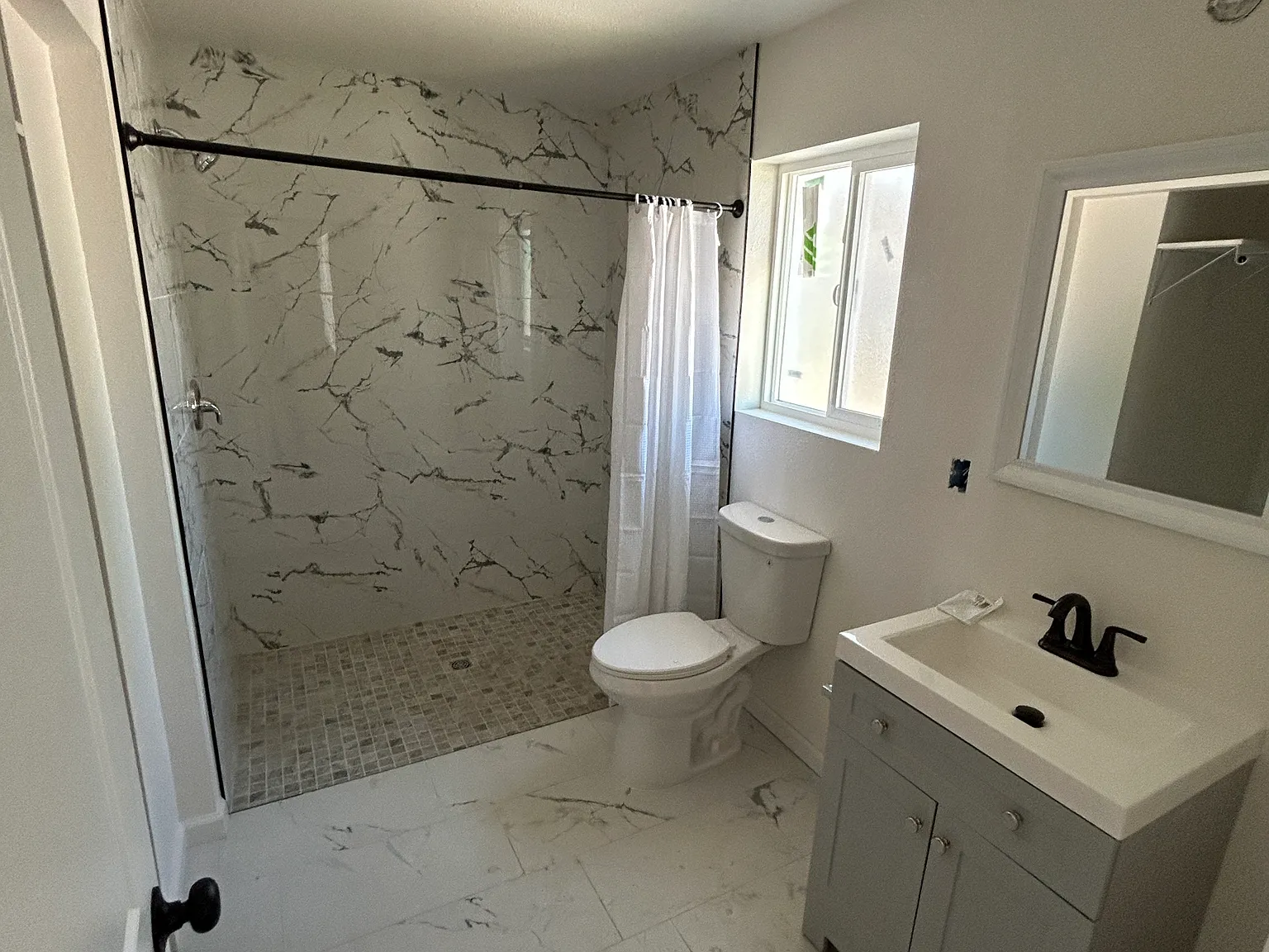 3 bed, 1250 sqft, $3,450 — Photo 4