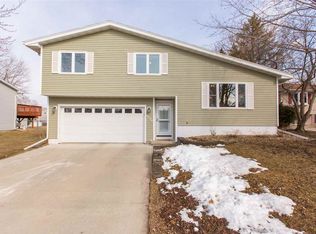 4028 Heritage Rd, Cedar Falls, IA 50613