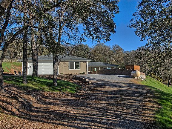2nd image of 8533 Oak Terrace Ln