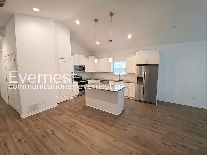 225 Tanner St — Photo 3
