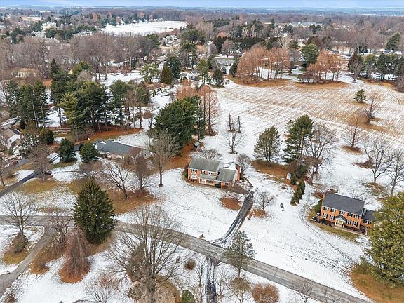 4th image of 24 Turkey Hollow Rd