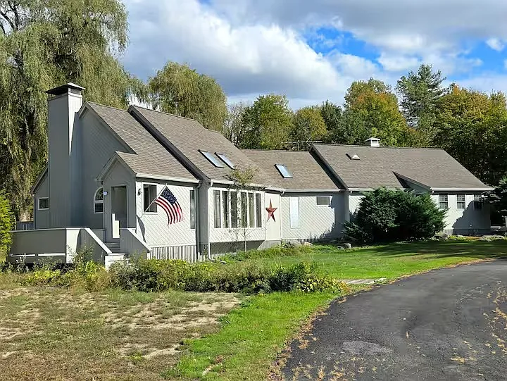 4 bed, 2.5 bath, 1800 sqft, $2,900 — Photo 1