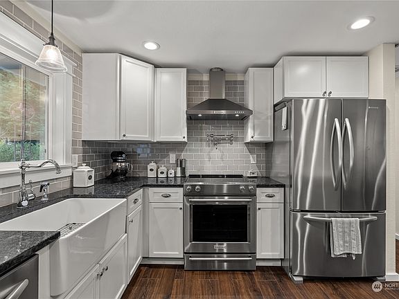 5th image of 3529 Eagle Drive NE
