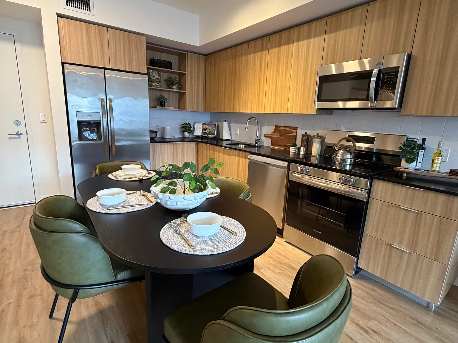 1 bed, 630 sqft, $2,010 — Photo 2