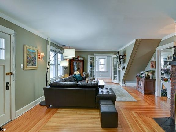 5th image of 15 Lawrie Ave