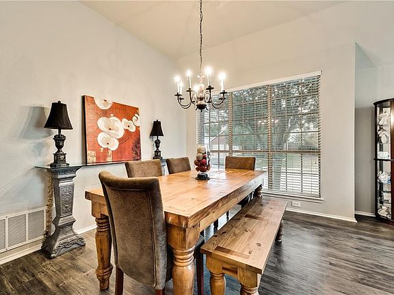 5th image of 3100 Fox Hollow Dr