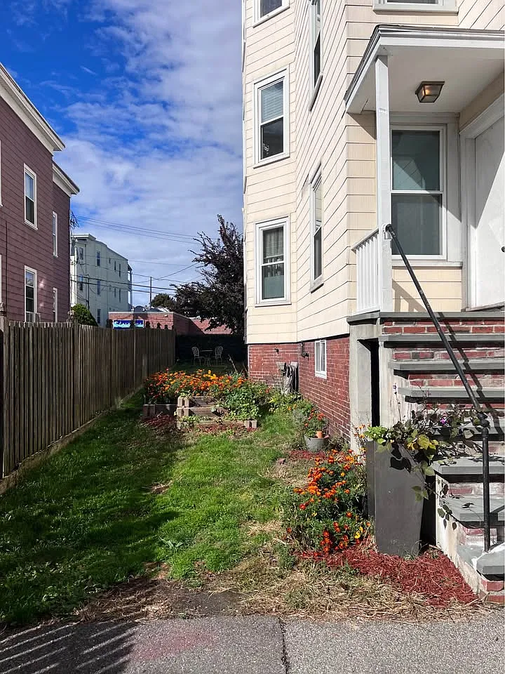 2 bed, 1.5 bath, 1195 sqft, $3,400 — Photo 3