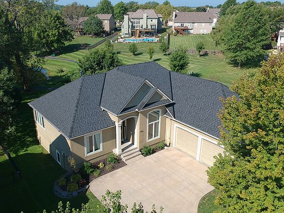 2nd image of 1100 SW Crystal Creek Pl