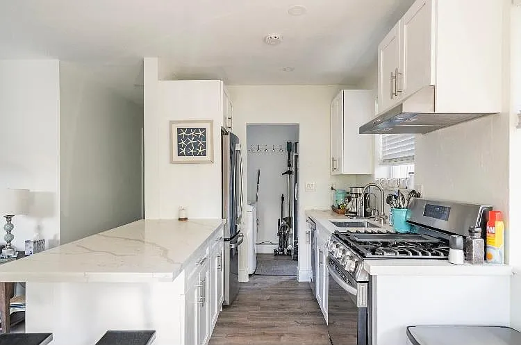 2 bed, 950 sqft, $2,600 — Photo 2