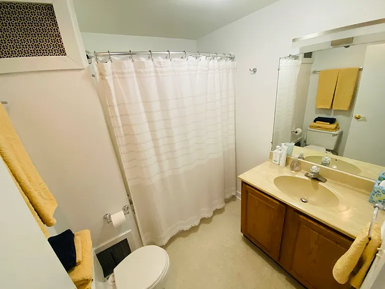 220 S Geneva St #1 — Photo 7