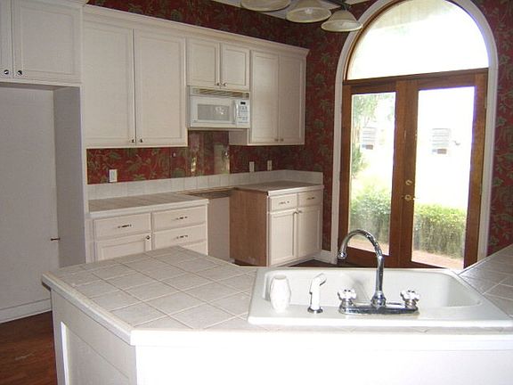4th image of 232 Cascade Dr