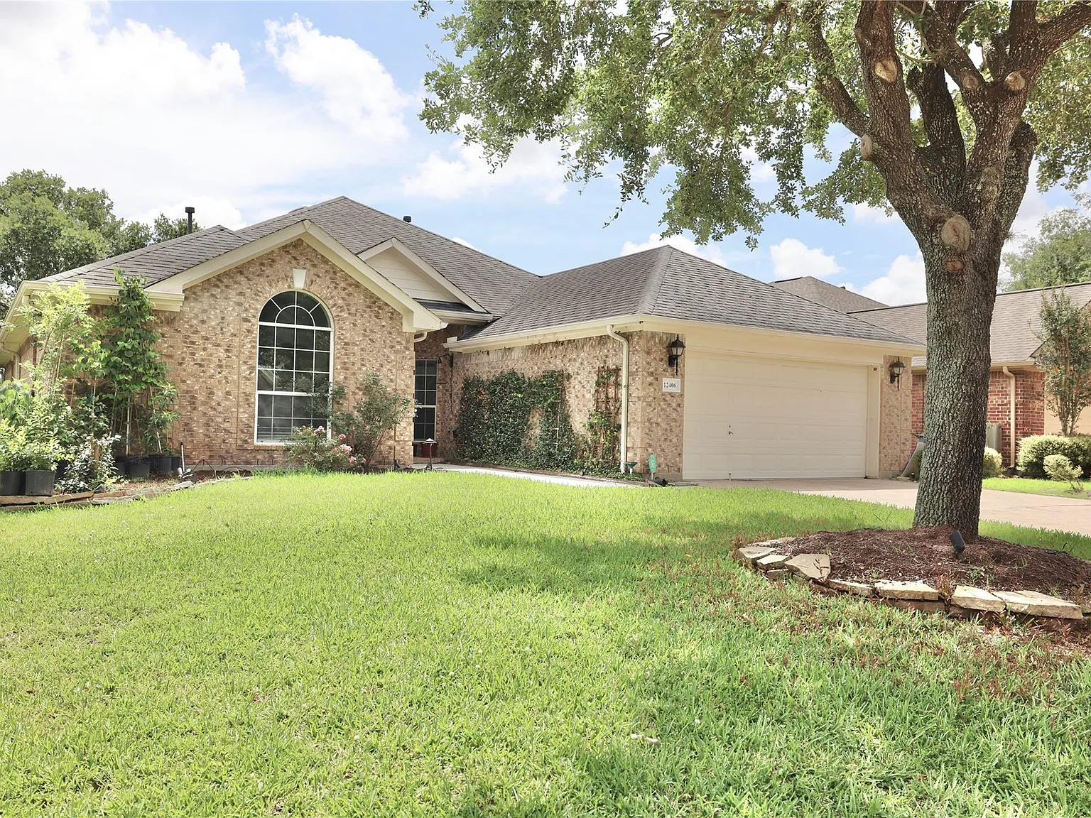 4 bed, 2218 sqft, $2,550 — Photo 3