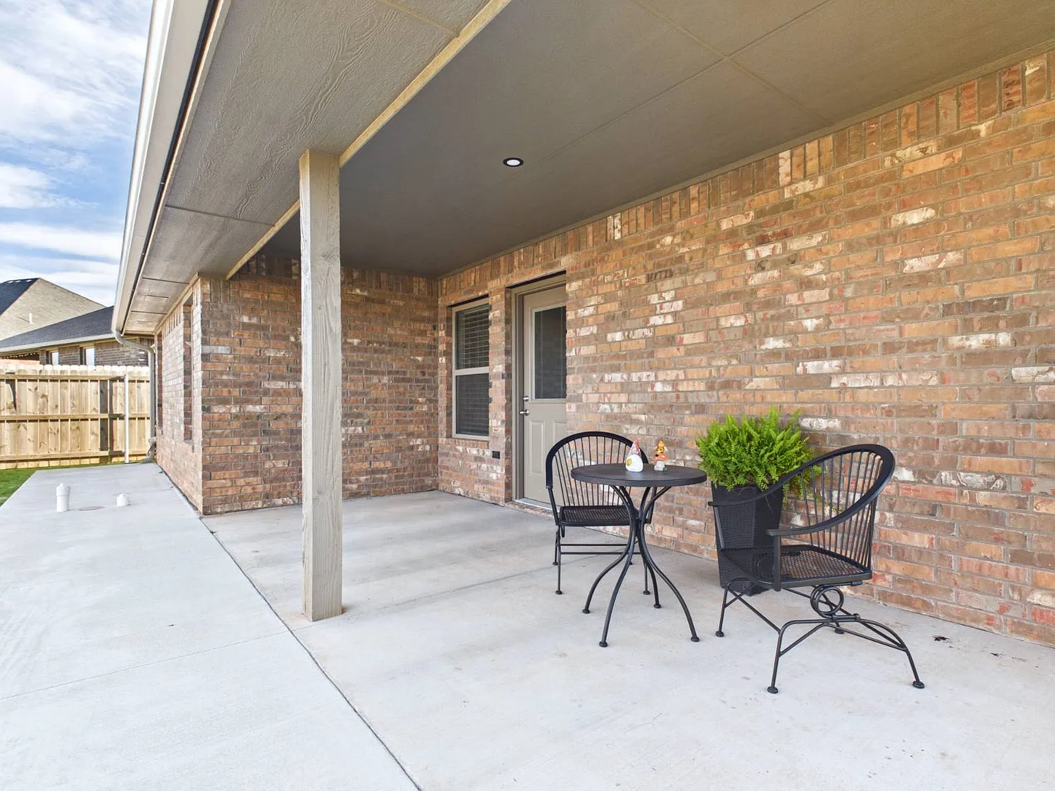 4 bed, 1643 sqft, $2,300 — Photo 4