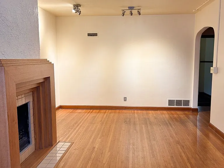 703 S Summit Ave — Photo 51