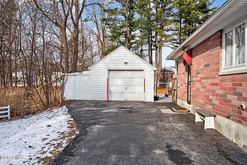 4th image of 27 McMillen Place