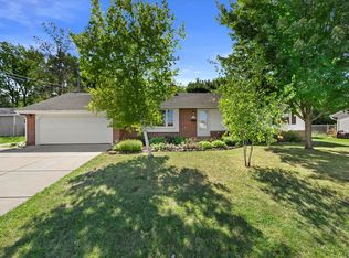 N89W17275 Roosevelt Dr, Menomonee Falls, WI 53051