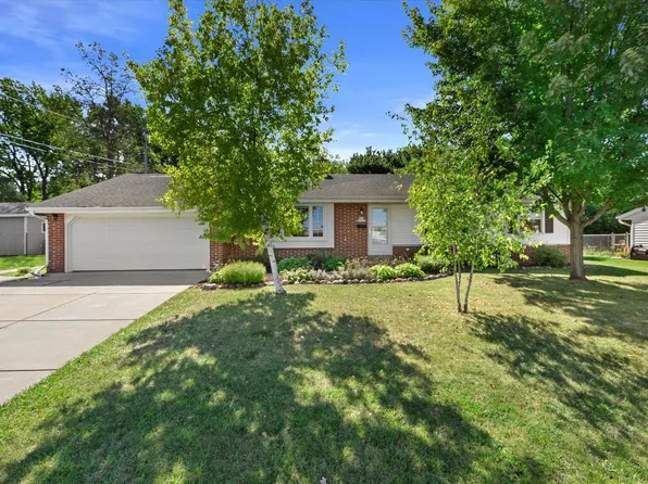 N89W17275 Roosevelt DRIVE, Menomonee Falls, WI 53051