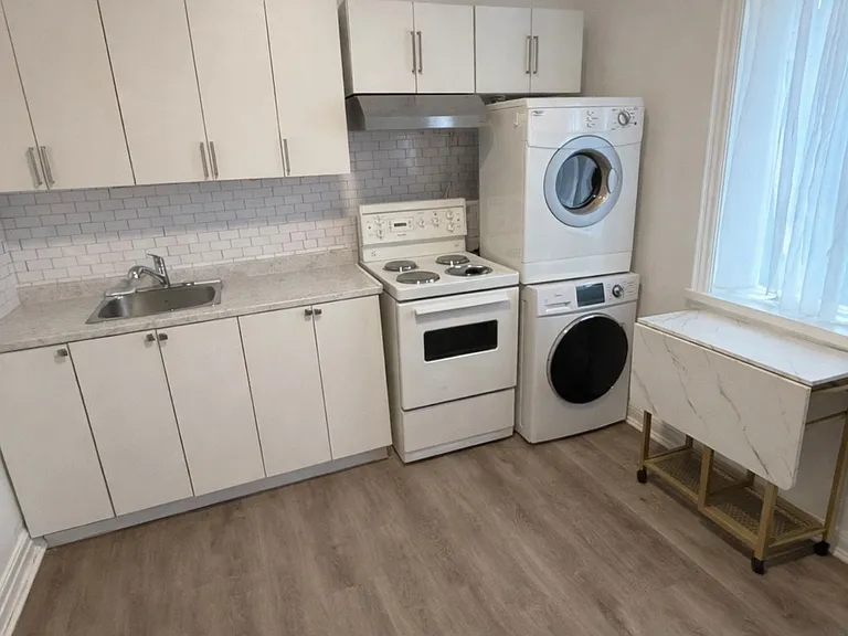 1918A Queen St E #200 — Photo 3