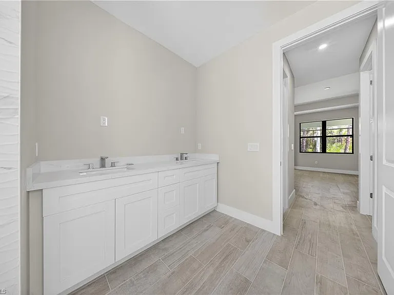 821 Moore Ave — Photo 35