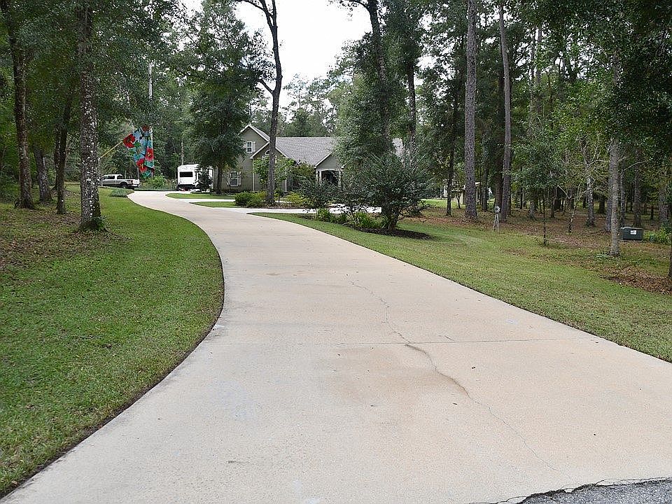 Street view end of culdesac